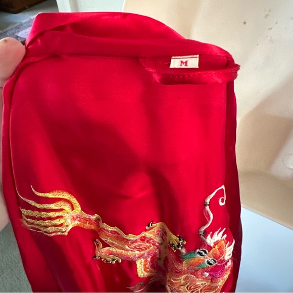 Elegant Red Satin Robe - Picture 9 of 10